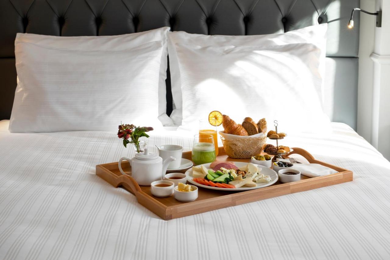Wish More Hotel Sisli Provincia di Provincia di Istanbul Esterno foto A breakfast tray