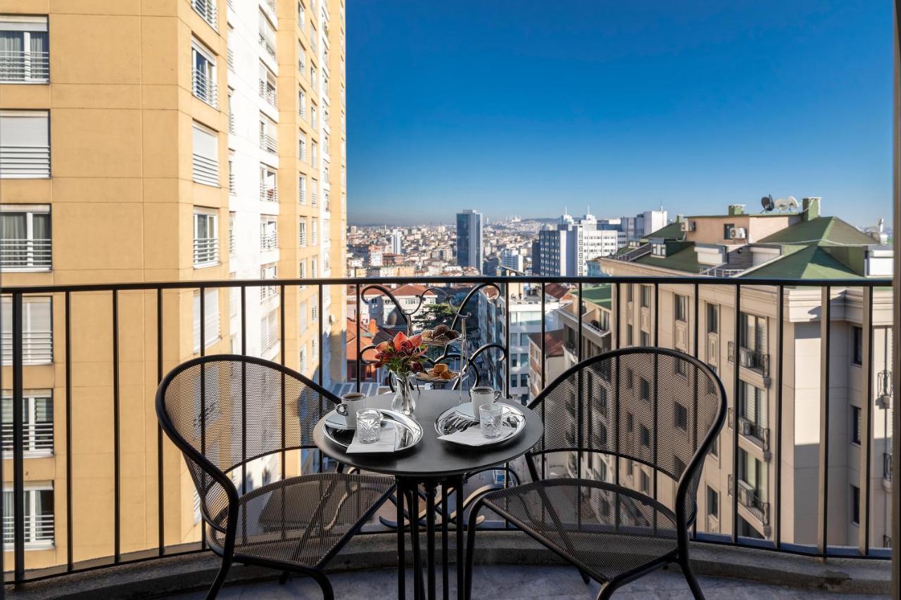 Wish More Hotel Sisli Provincia di Provincia di Istanbul Esterno foto A balcony